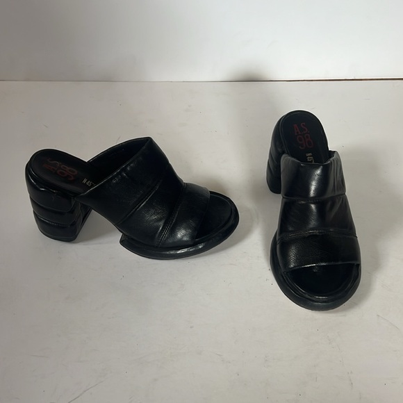 Women's AS98 Magadel slides - Picture 2 of 5